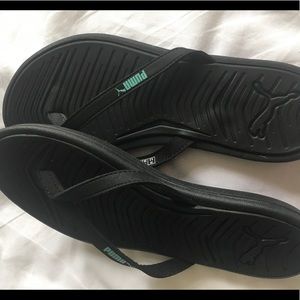 Puma flip flops